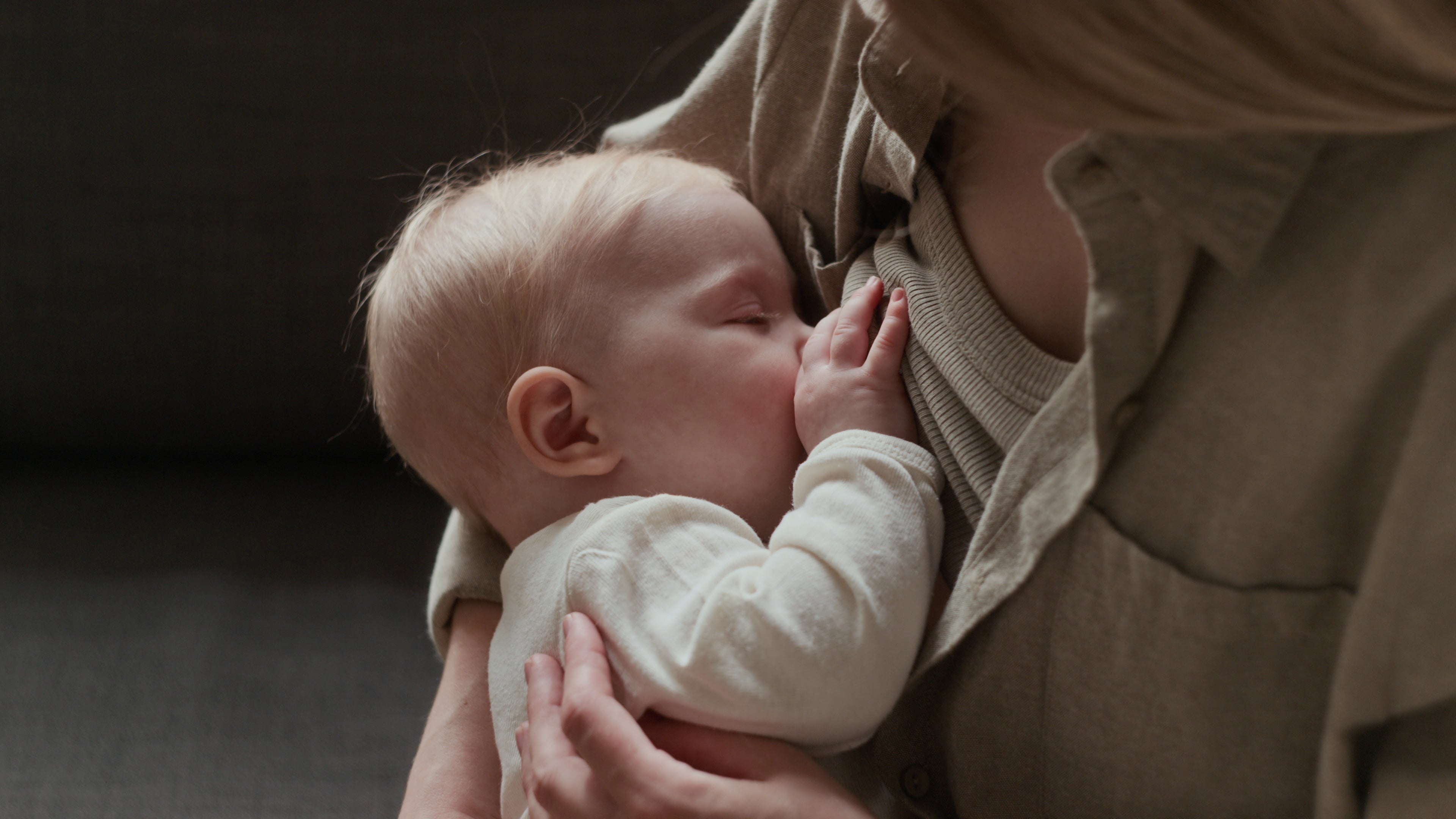 Newborn feeding schedule: How much and how often to feed your baby